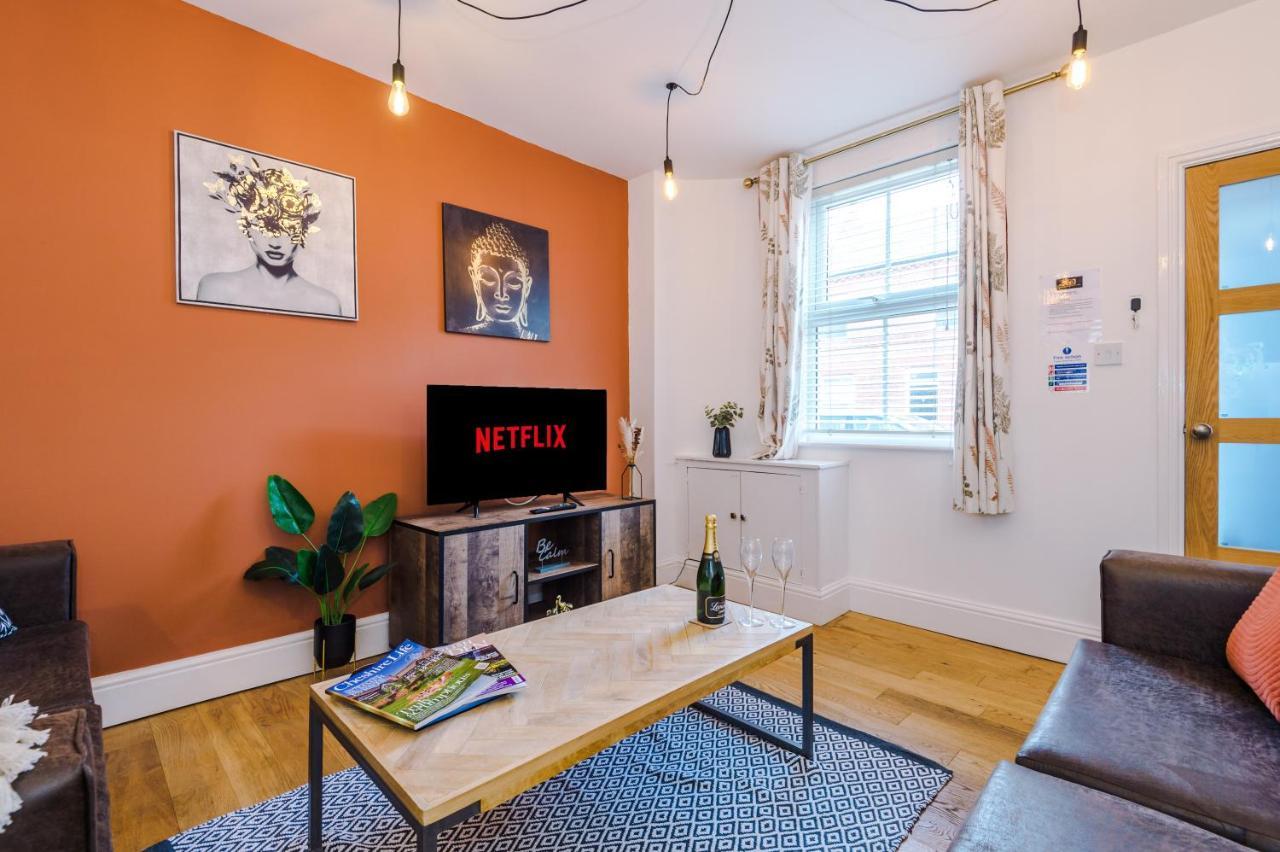 Pristine 2-Bed House In Chester By 53 Degrees Property, Ideal For Families & Small Groups, Great Location - Sleeps 6 Hough Green 外观 照片
