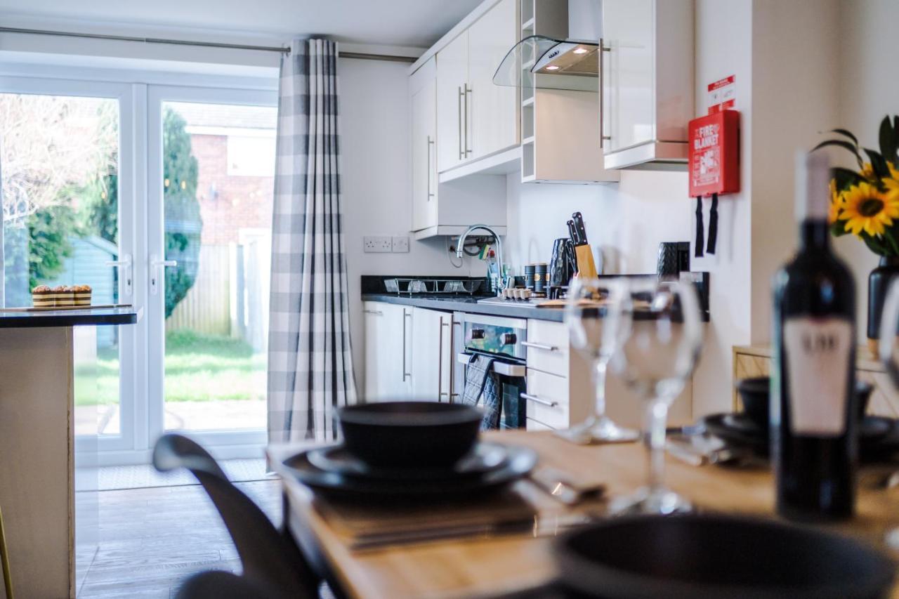 Pristine 2-Bed House In Chester By 53 Degrees Property, Ideal For Families & Small Groups, Great Location - Sleeps 6 Hough Green 外观 照片