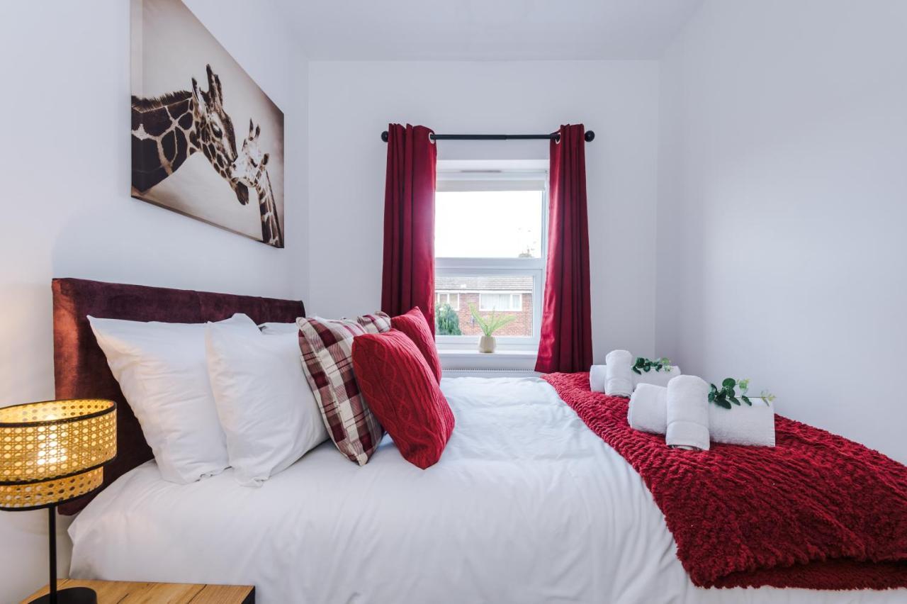 Pristine 2-Bed House In Chester By 53 Degrees Property, Ideal For Families & Small Groups, Great Location - Sleeps 6 Hough Green 外观 照片