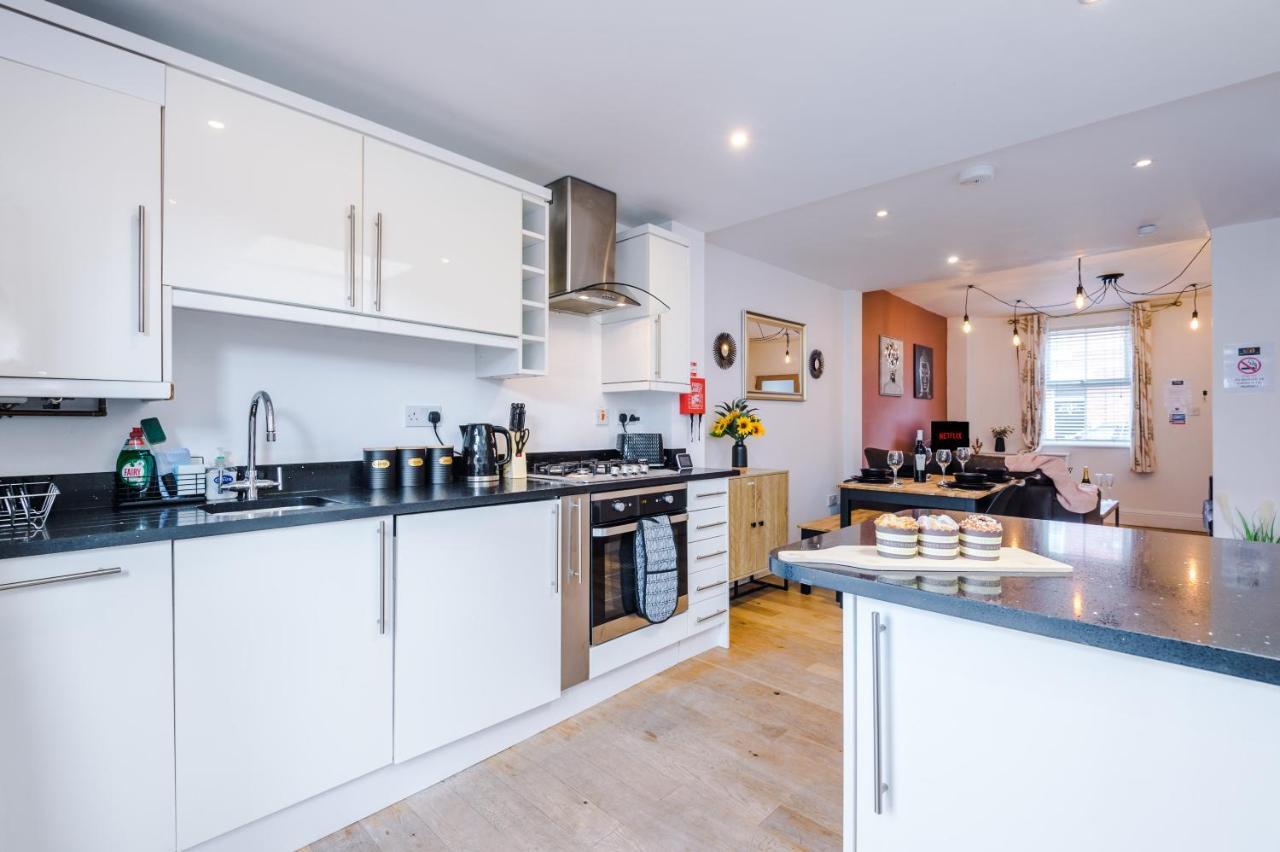 Pristine 2-Bed House In Chester By 53 Degrees Property, Ideal For Families & Small Groups, Great Location - Sleeps 6 Hough Green 外观 照片