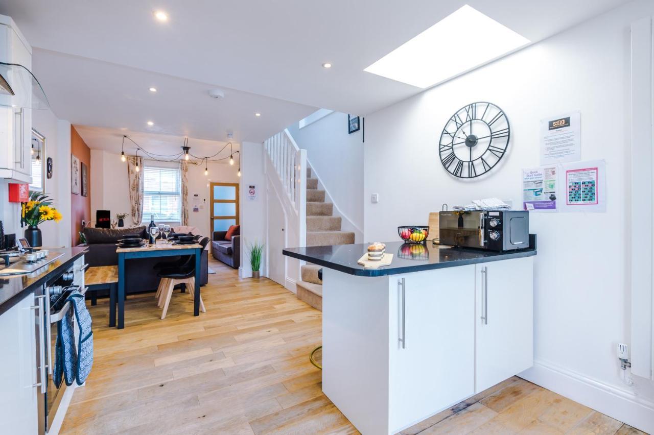 Pristine 2-Bed House In Chester By 53 Degrees Property, Ideal For Families & Small Groups, Great Location - Sleeps 6 Hough Green 外观 照片