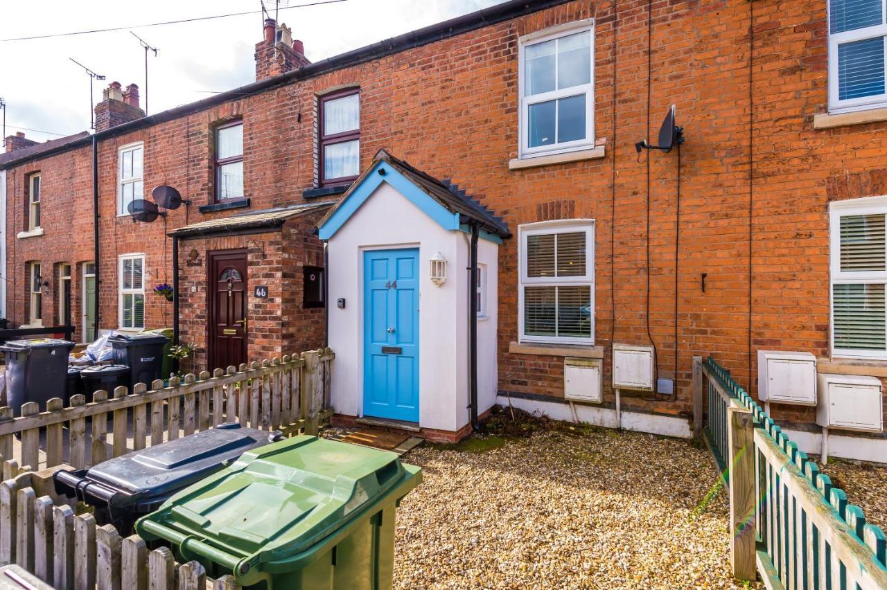 Pristine 2-Bed House In Chester By 53 Degrees Property, Ideal For Families & Small Groups, Great Location - Sleeps 6 Hough Green 外观 照片